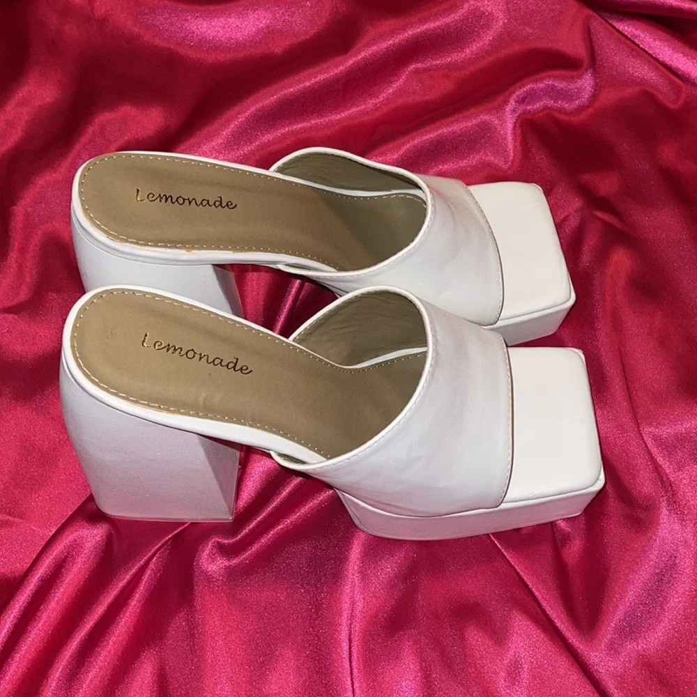 BRAND NEW Shop Official Bee Emerson Heel 🤍🤍🤍 - Picture 4 of 6